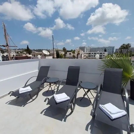 Aquamarine Central Apartment